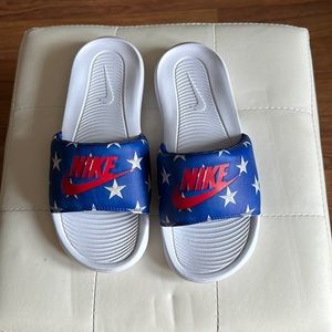 Nike Victori one sandals for women with print color red white blue size 7